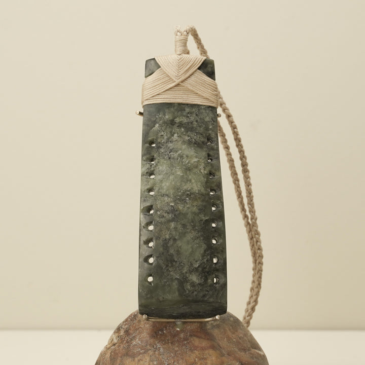Toki Hapopo Pounamu Sculpture