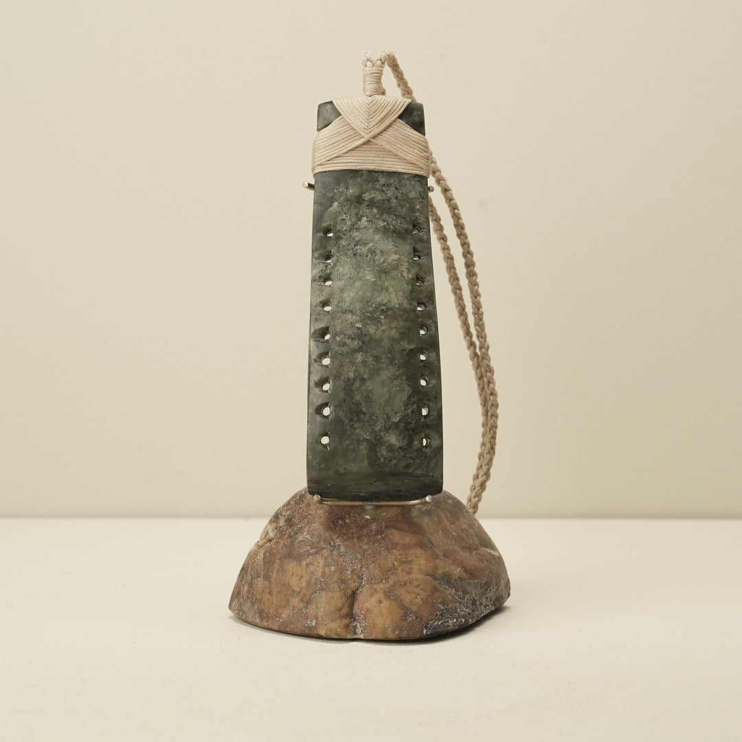 Toki Hapopo Pounamu Sculpture