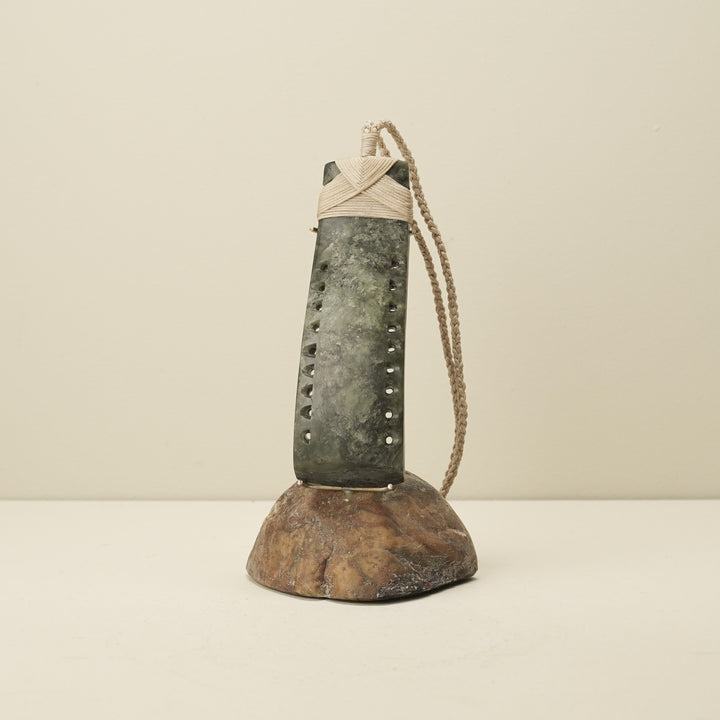 Toki Hapopo Pounamu Sculpture