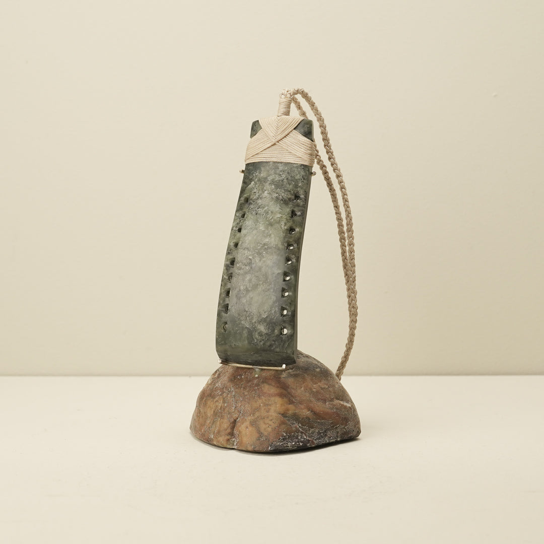 Toki Hapopo Pounamu Sculpture