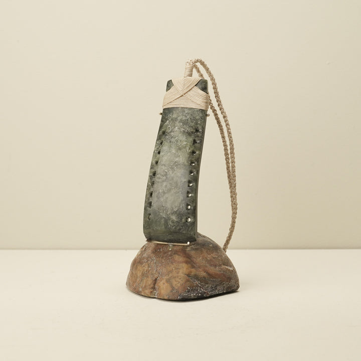 Toki Hapopo Pounamu Sculpture
