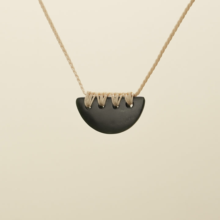 Small Kōuma Breastplate Kawakawa Pounamu Pendant