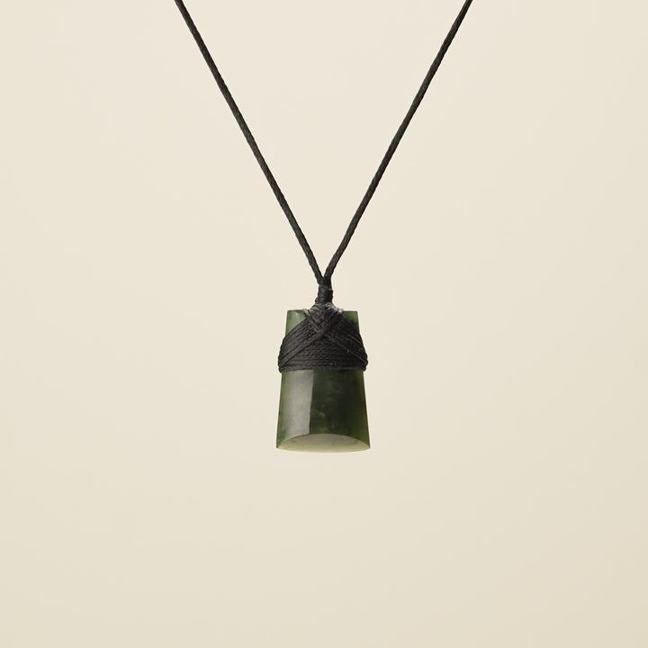 Pēpi Toki Pounamu, Black Binding