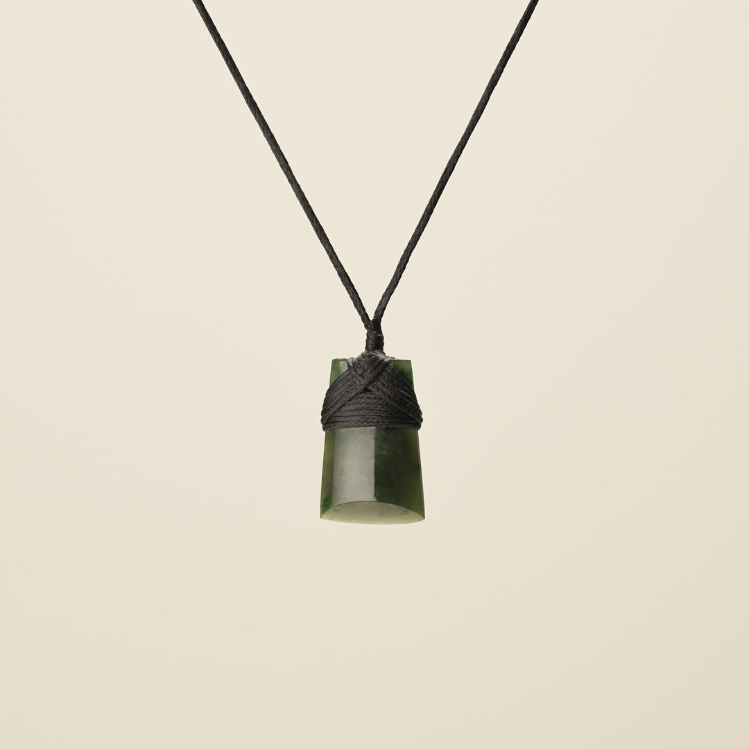 Pēpi Toki Pounamu, Black Binding