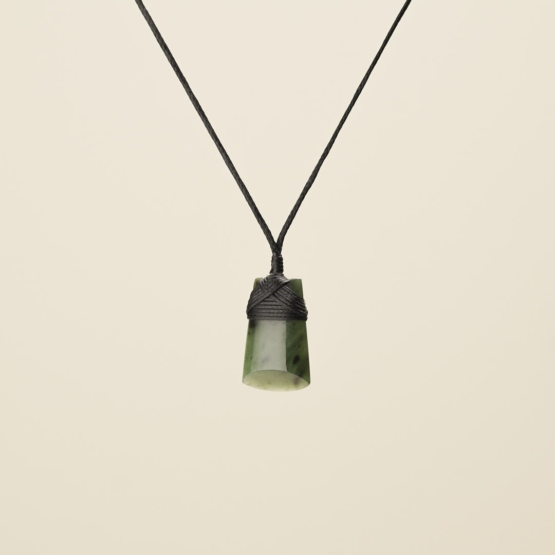 Pēpi Toki Pounamu, Black Binding