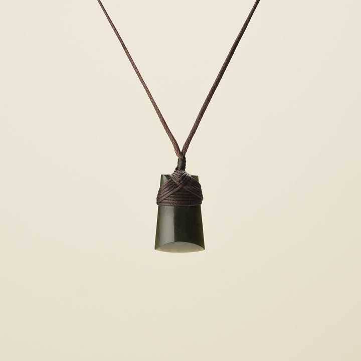 Pēpi Toki Pounamu, Brown Binding