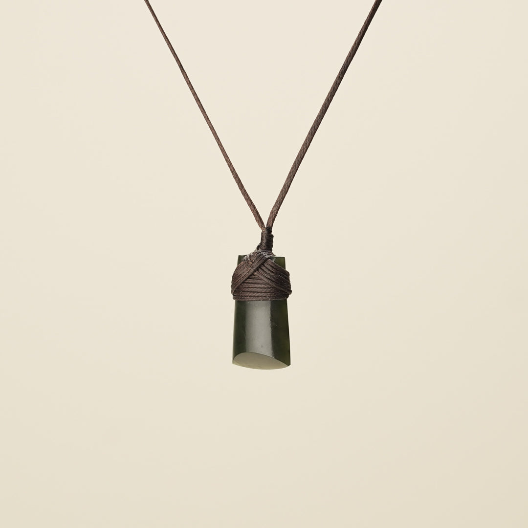 Pēpi Toki Pounamu, Brown Binding