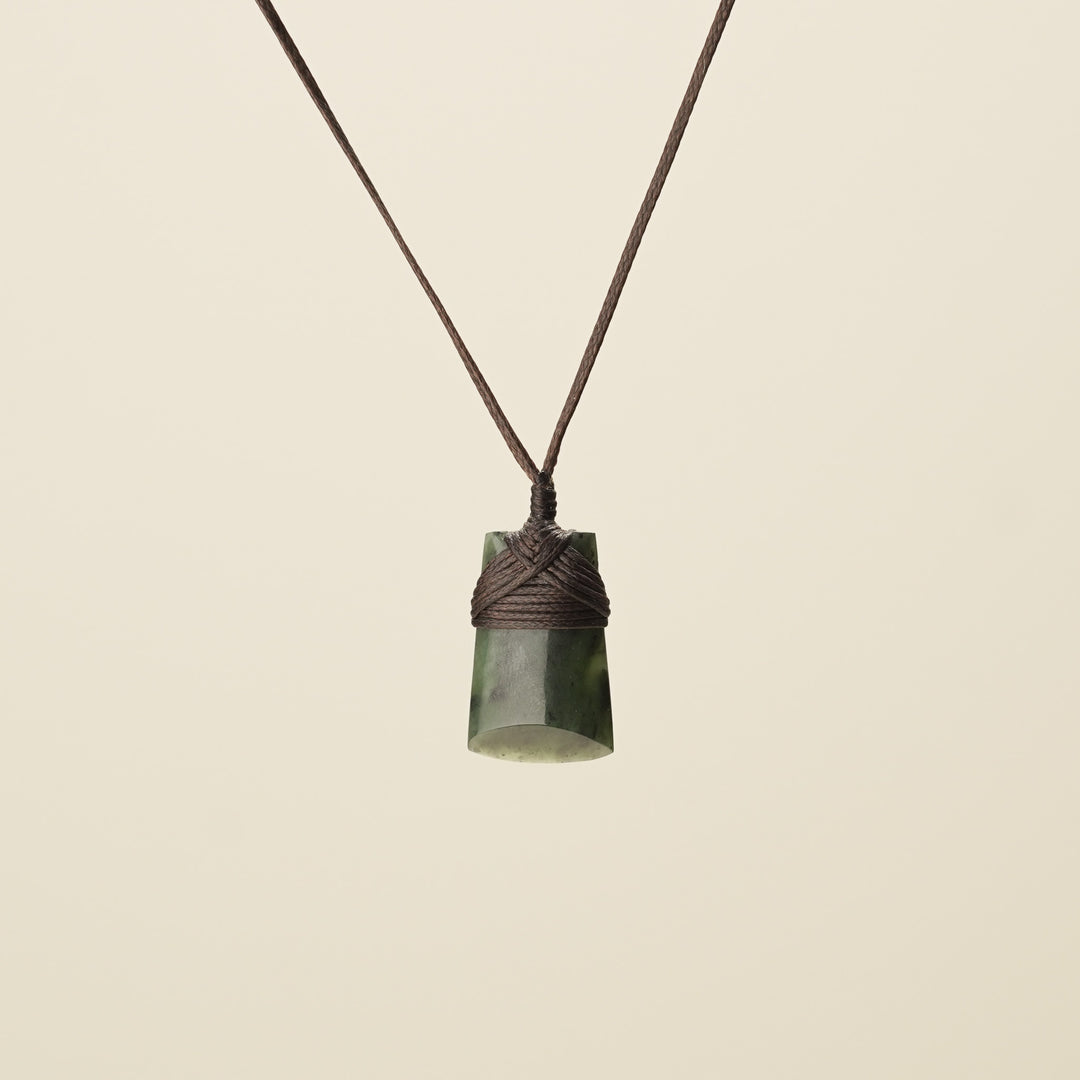 Pēpi Toki Pounamu, Brown Binding