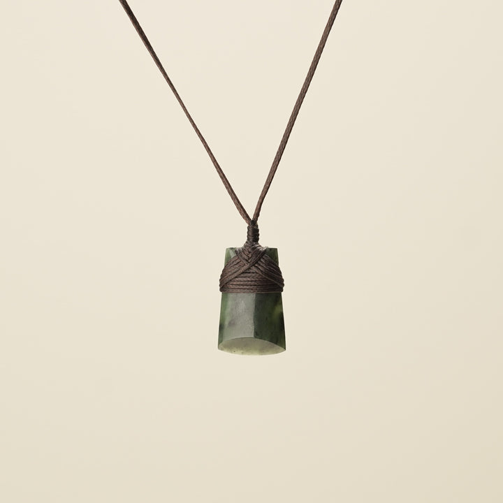 Pēpi Toki Pounamu, Brown Binding