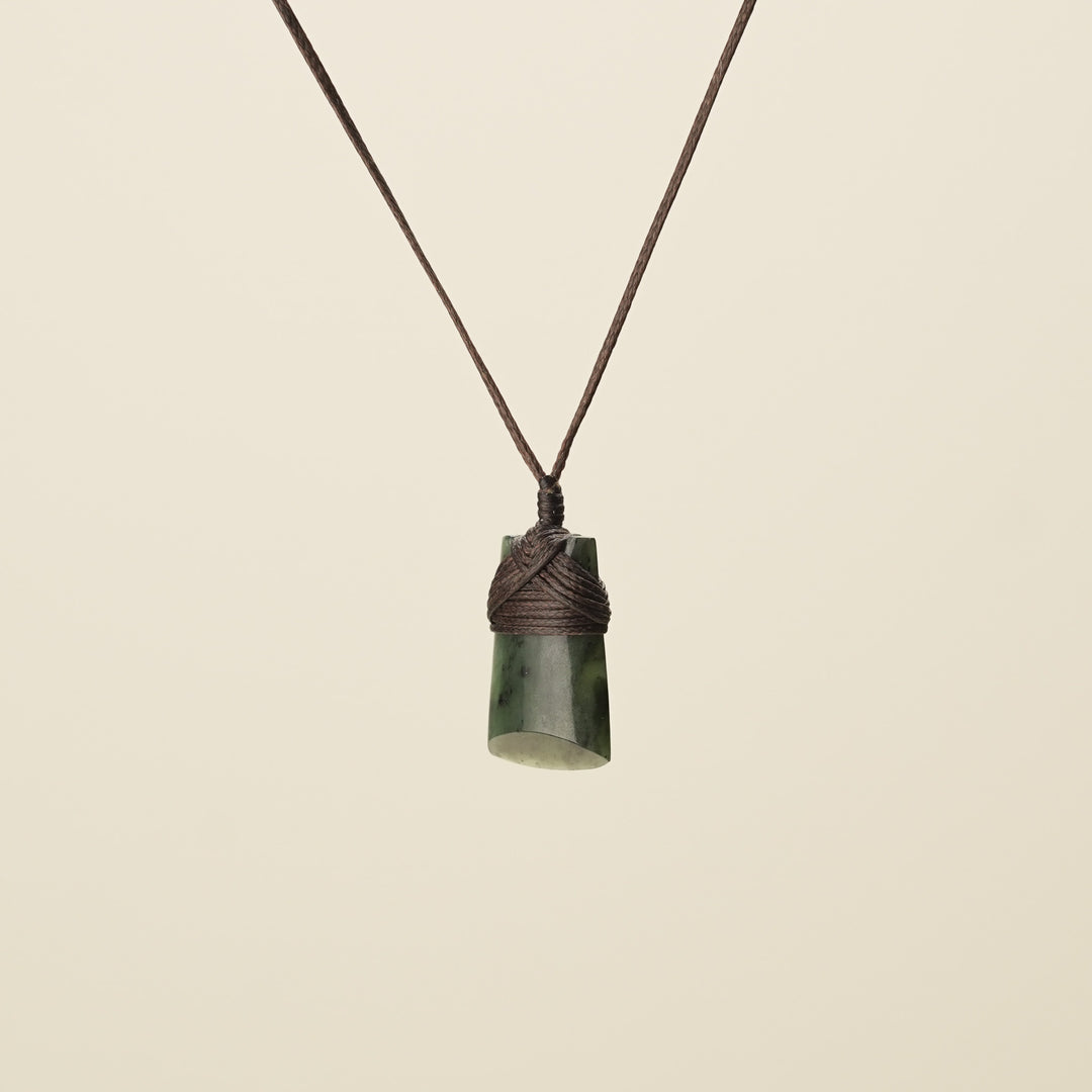 Pēpi Toki Pounamu, Brown Binding