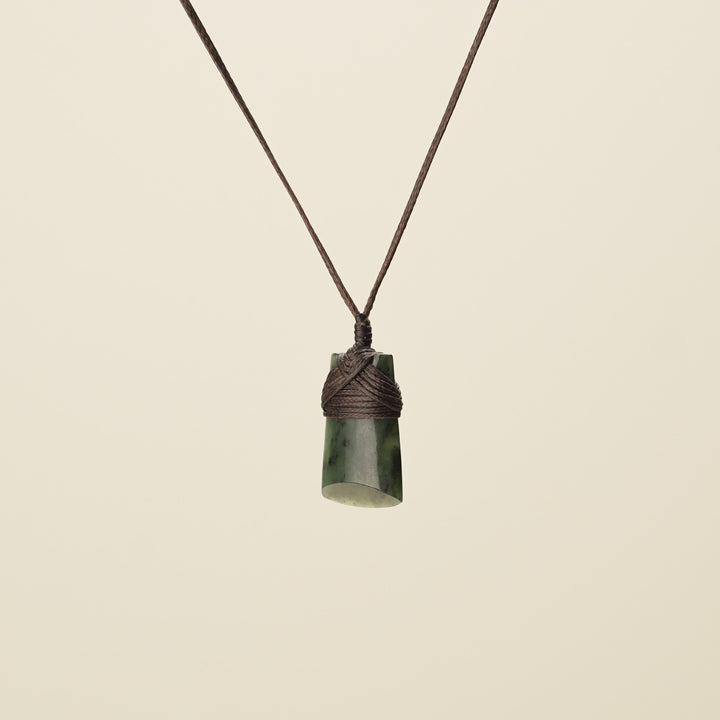 Pēpi Toki Pounamu, Brown Binding