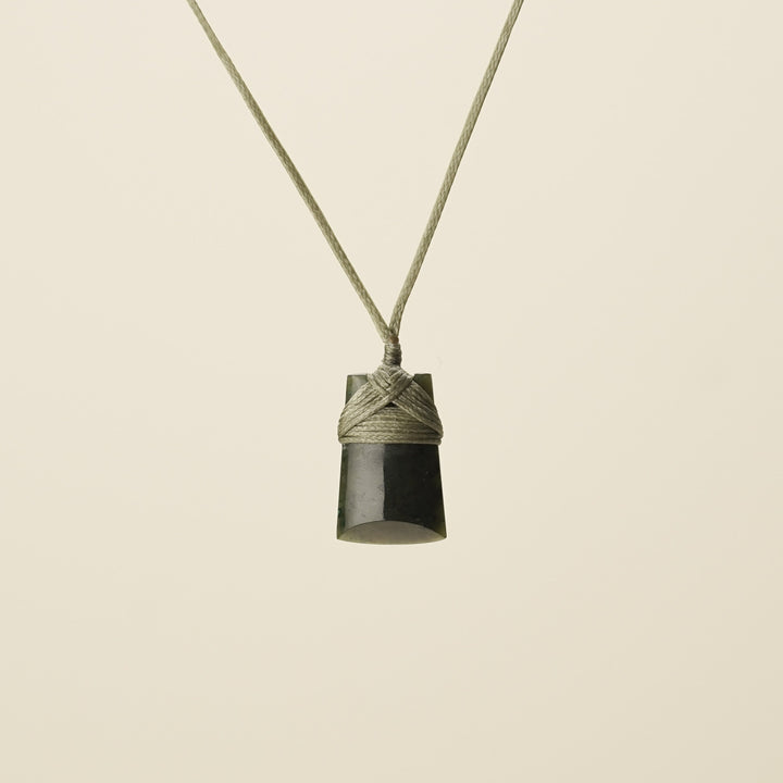 Pēpi Toki Pounamu, Khaki Binding