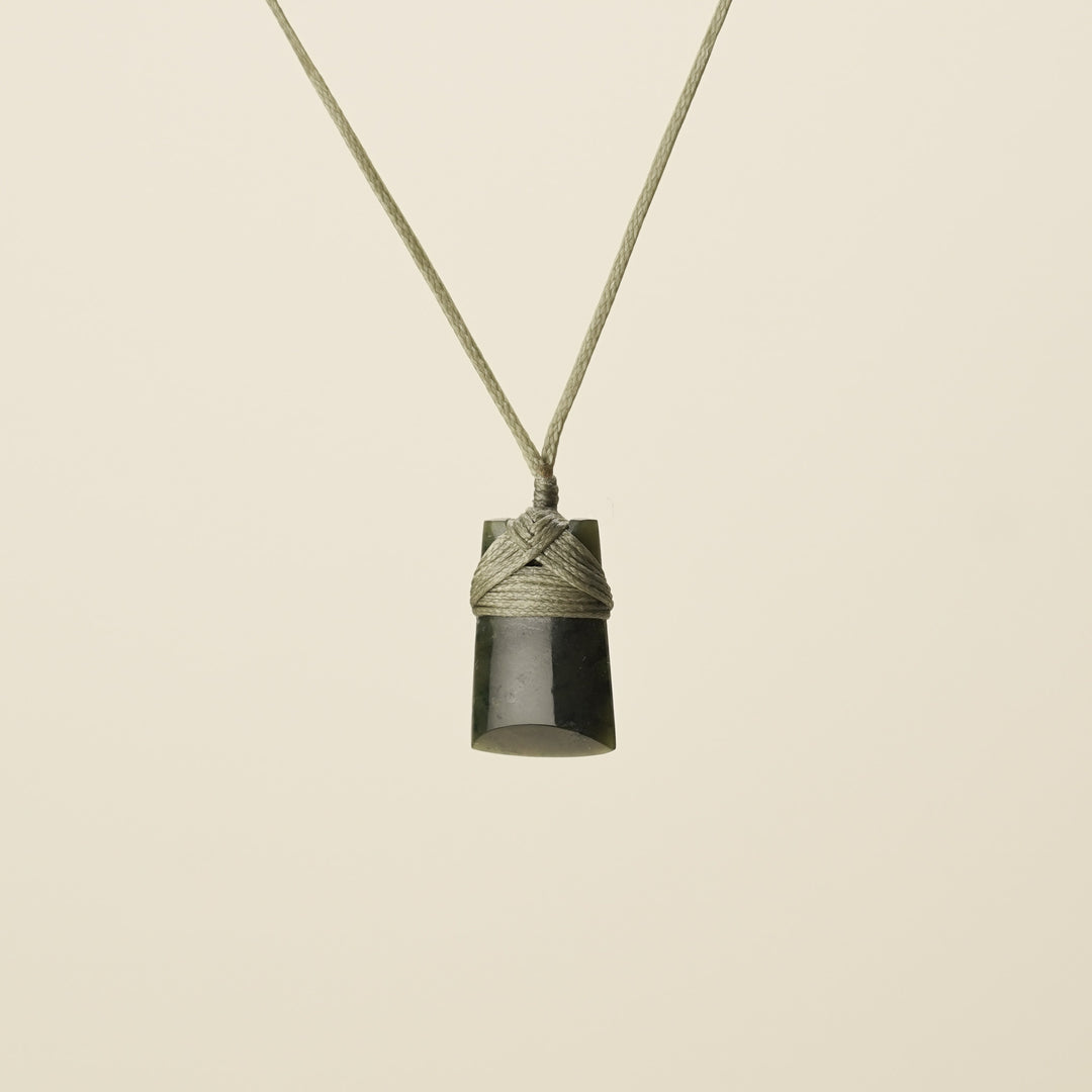 Pēpi Toki Pounamu, Khaki Binding