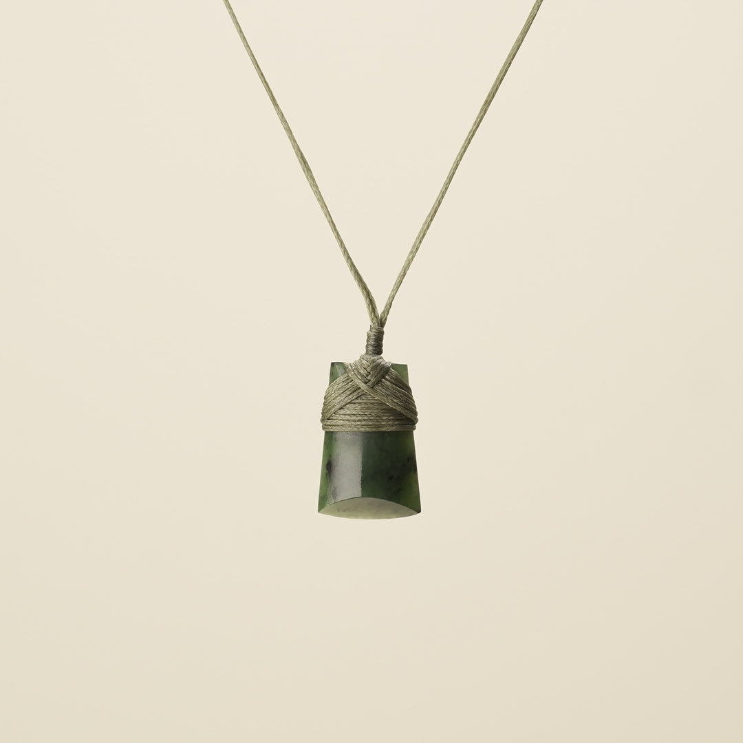 Pēpi Toki Pounamu, Khaki Binding