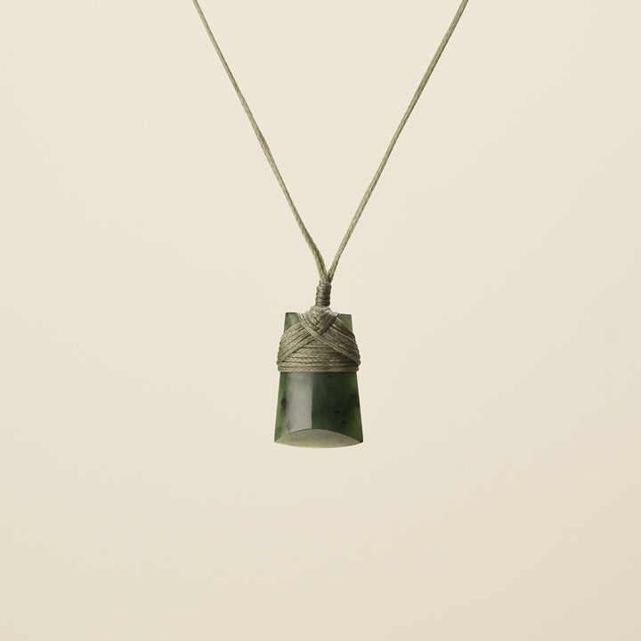 Pēpi Toki Pounamu, Khaki Binding