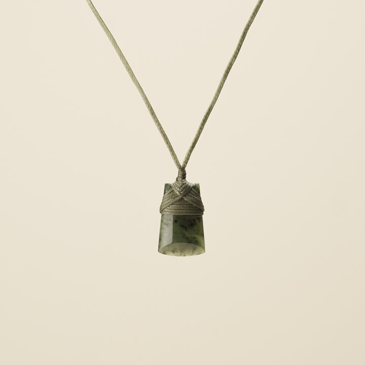 Pēpi Toki Pounamu, Khaki Binding