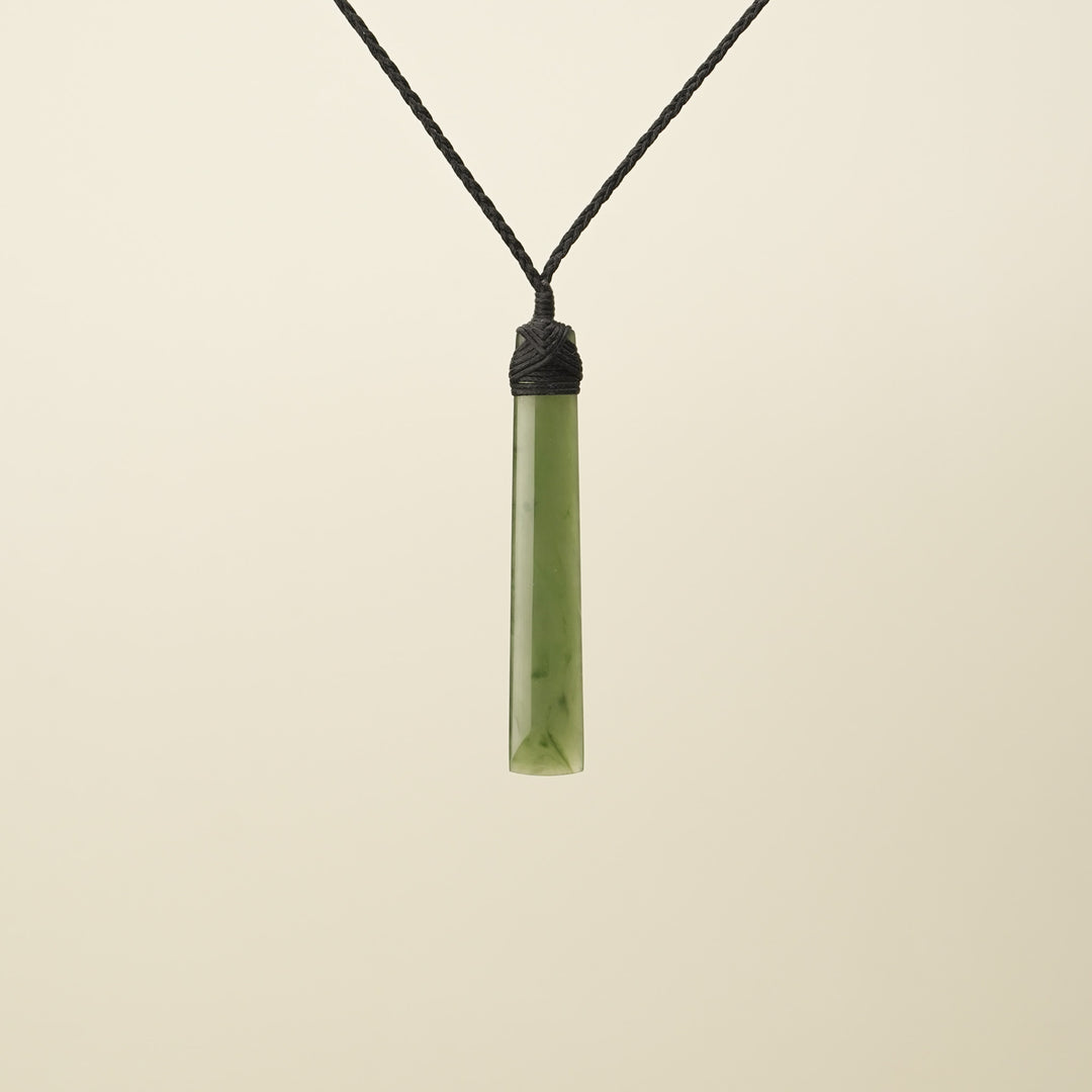 Kahurangi Medium Large Toki Pounamu Pendant