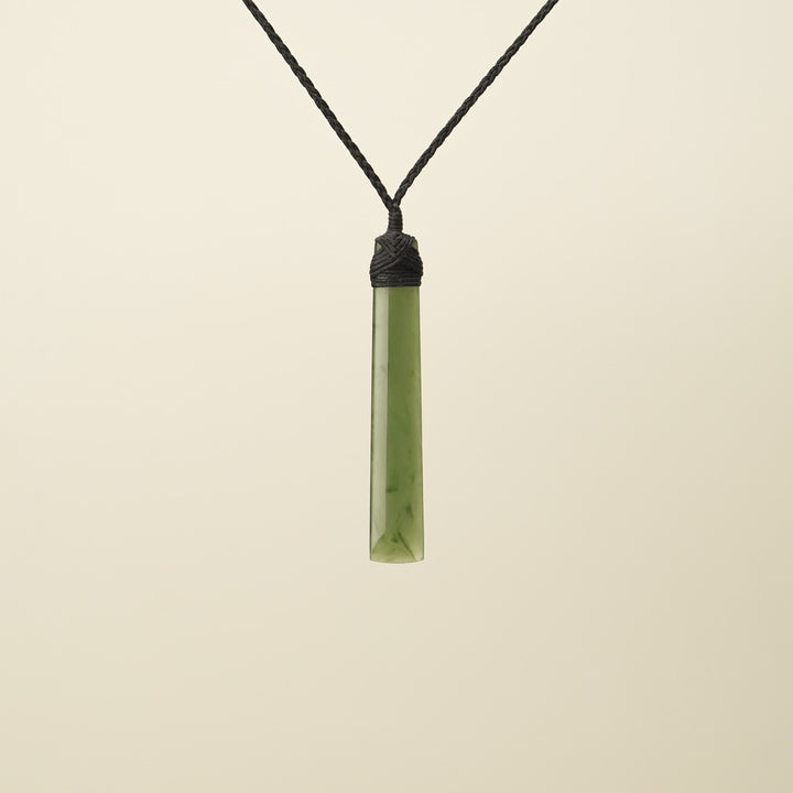 Kahurangi Medium Large Toki Pounamu Pendant