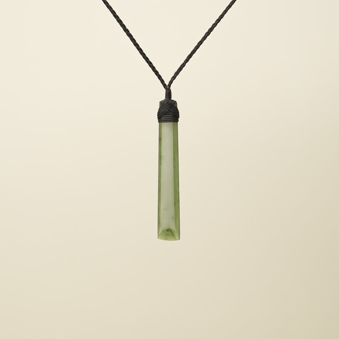 Kahurangi Medium Large Toki Pounamu Pendant