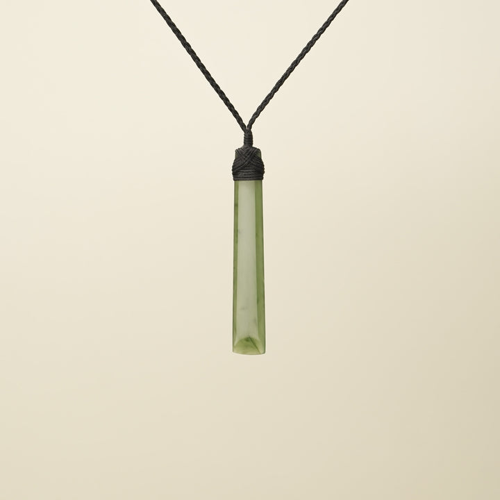 Kahurangi Medium Large Toki Pounamu Pendant