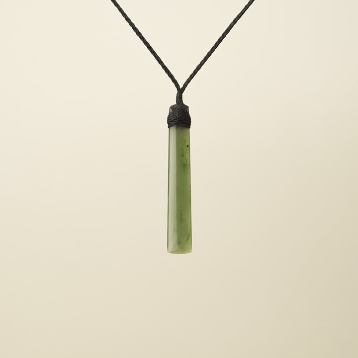 Kahurangi Medium Large Toki Pounamu Pendant