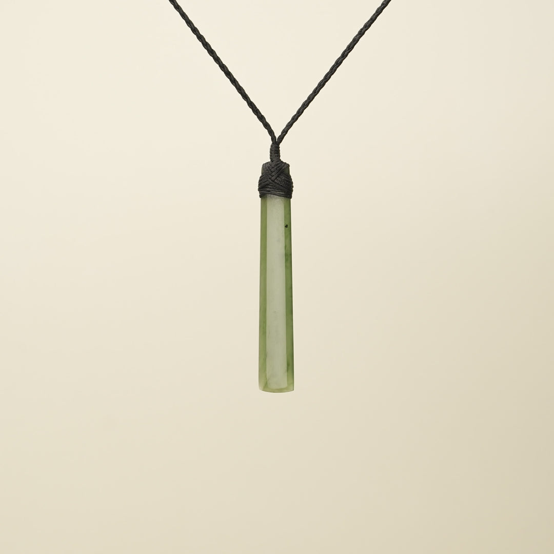 Kahurangi Medium Large Toki Pounamu Pendant