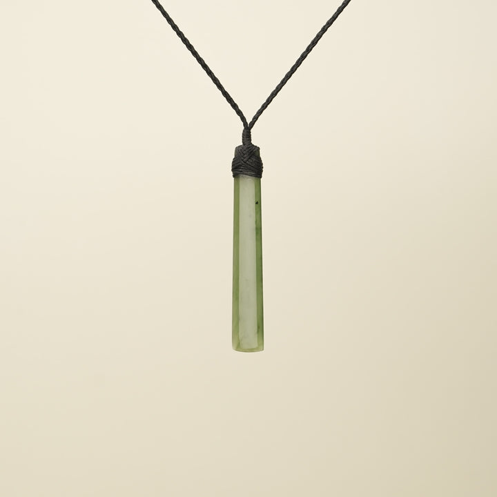 Kahurangi Medium Large Toki Pounamu Pendant