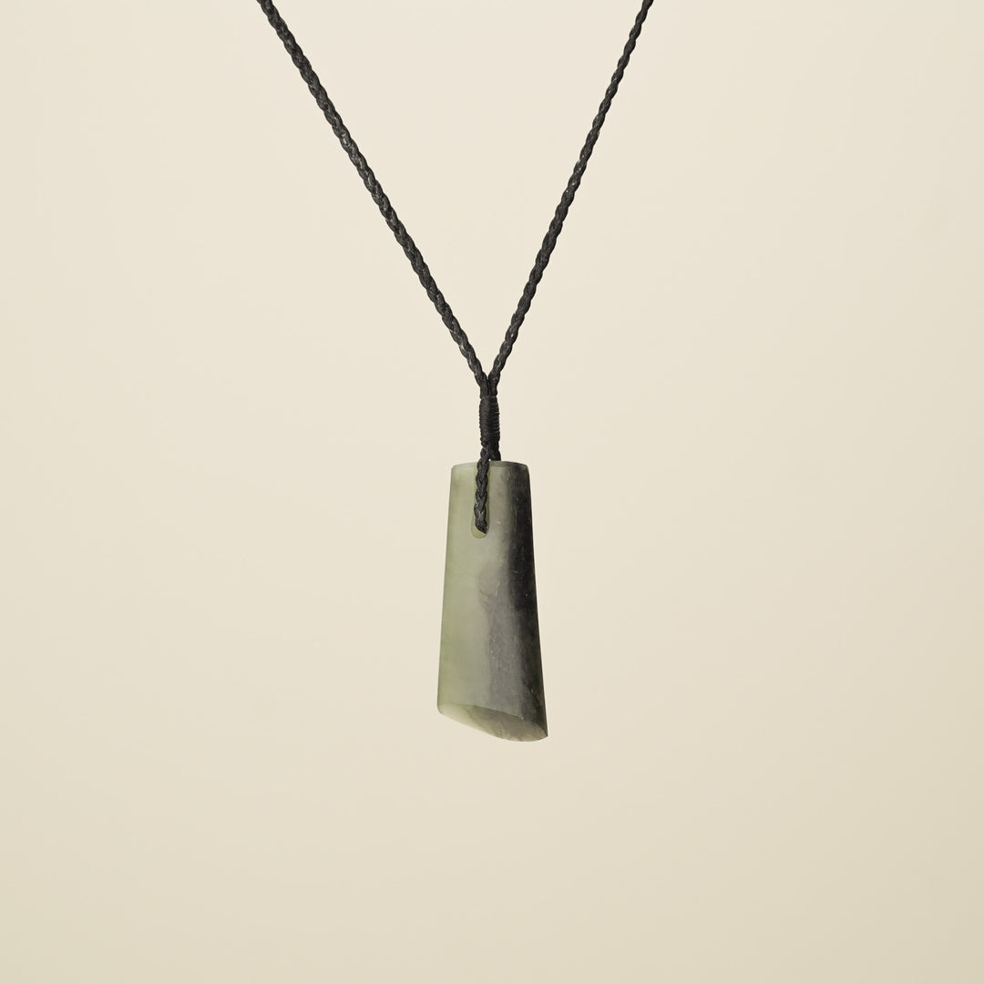 Toki Kōkopu Pounamu Medium Pendant, Black Binding