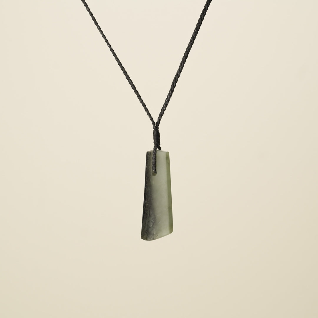 Toki Kōkopu Pounamu Medium Pendant, Black Binding