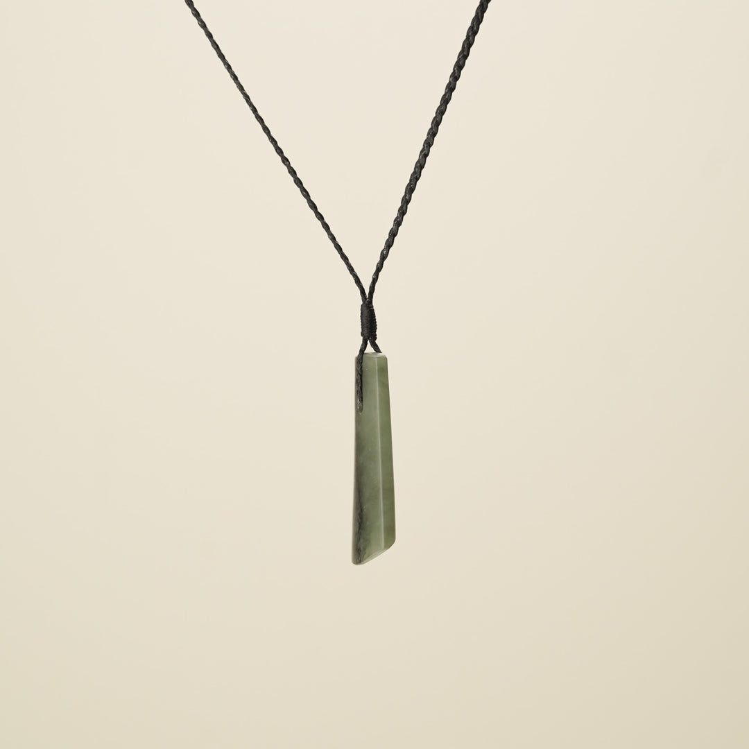 Toki Kōkopu Pounamu Medium Pendant, Black Binding