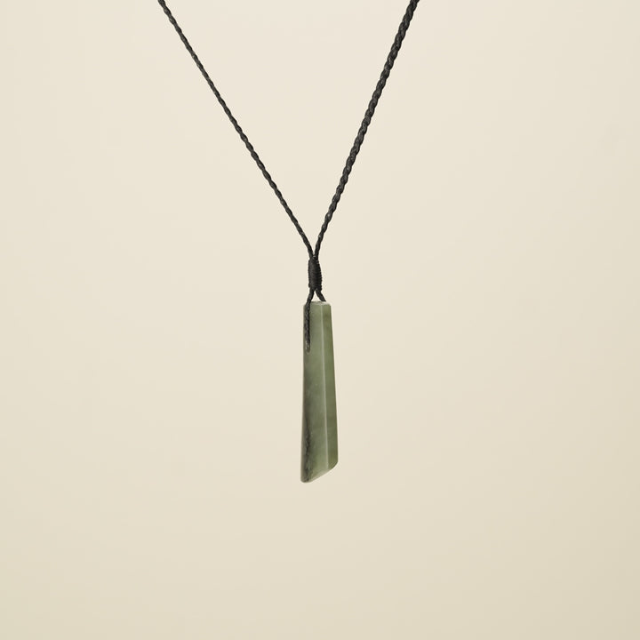 Toki Kōkopu Pounamu Medium Pendant, Black Binding