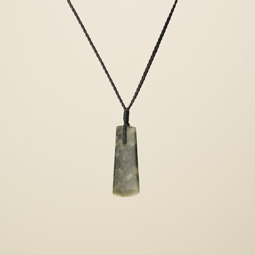 Toki Kōkopu Pounamu Medium Pendant