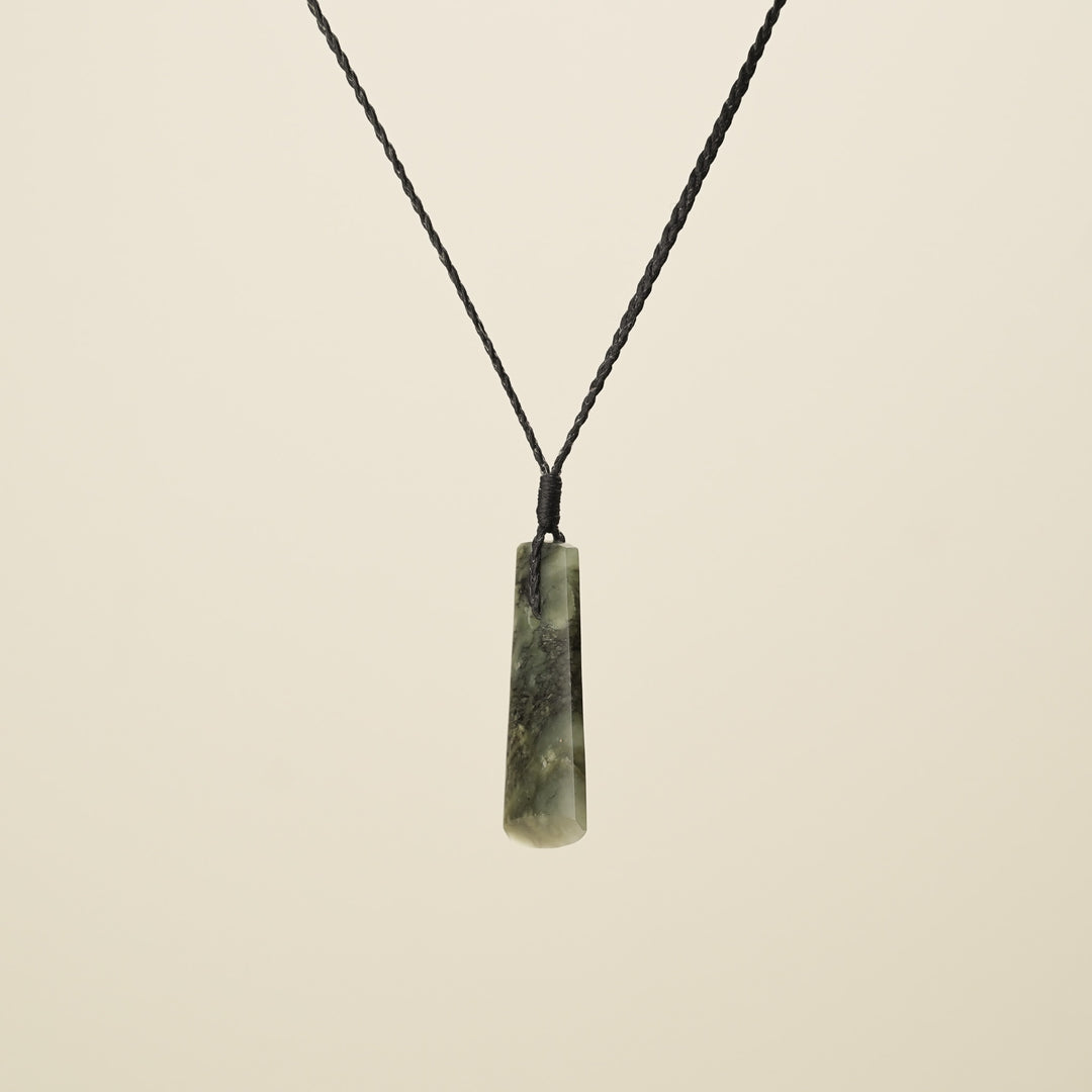 Toki Kōkopu Pounamu Medium Pendant
