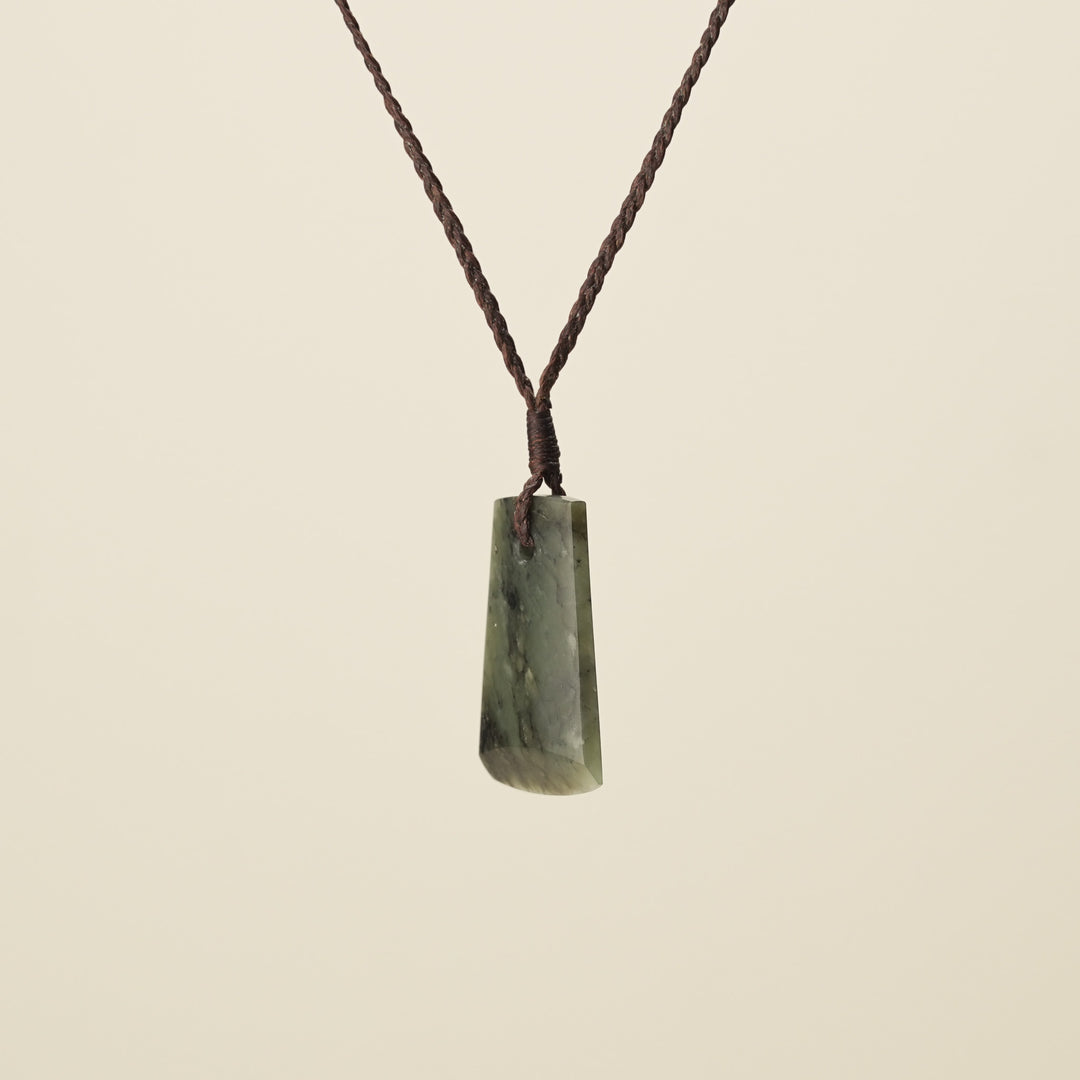 Toki Kōkopu – Pounamu Small Pendant, Brown Binding