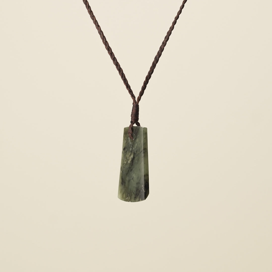 Toki Kōkopu – Pounamu Small Pendant, Brown Binding