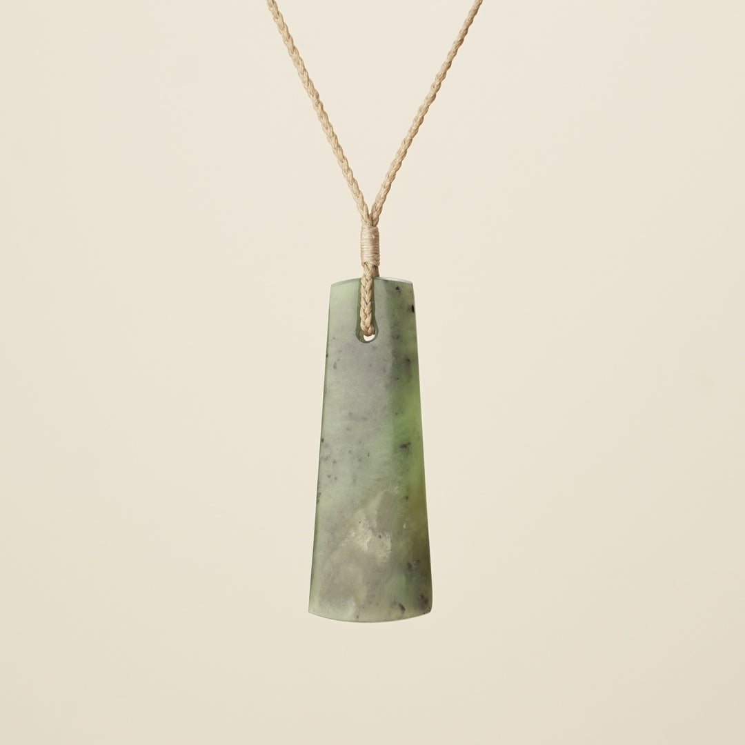 Toki Kawakawa Pounamu Large, Tan Binding