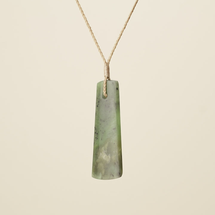 Toki Kawakawa Pounamu Large, Tan Binding
