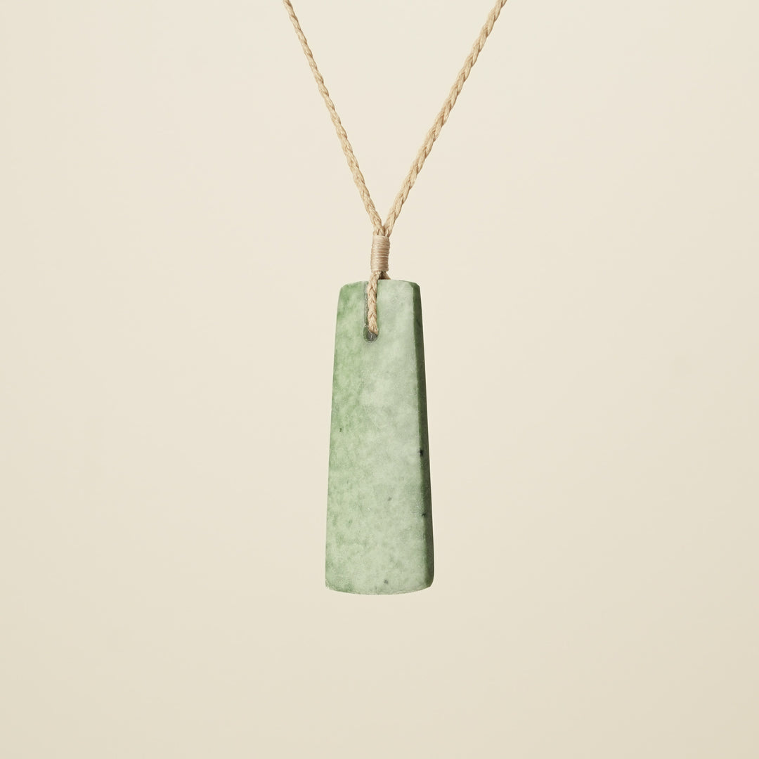 Toki – Kahurangi Pounamu Large, Tan Binding