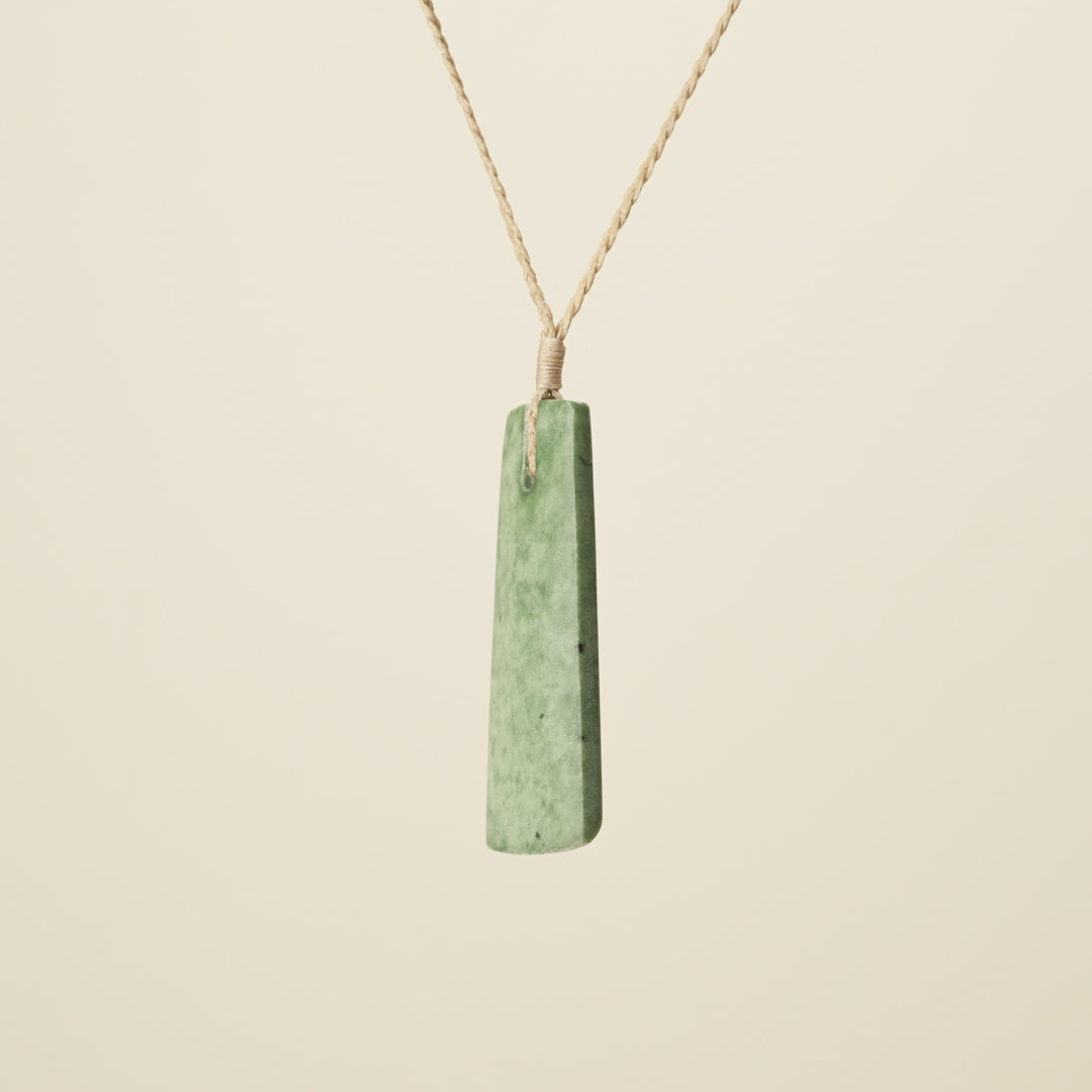 Toki – Kahurangi Pounamu Large, Tan Binding