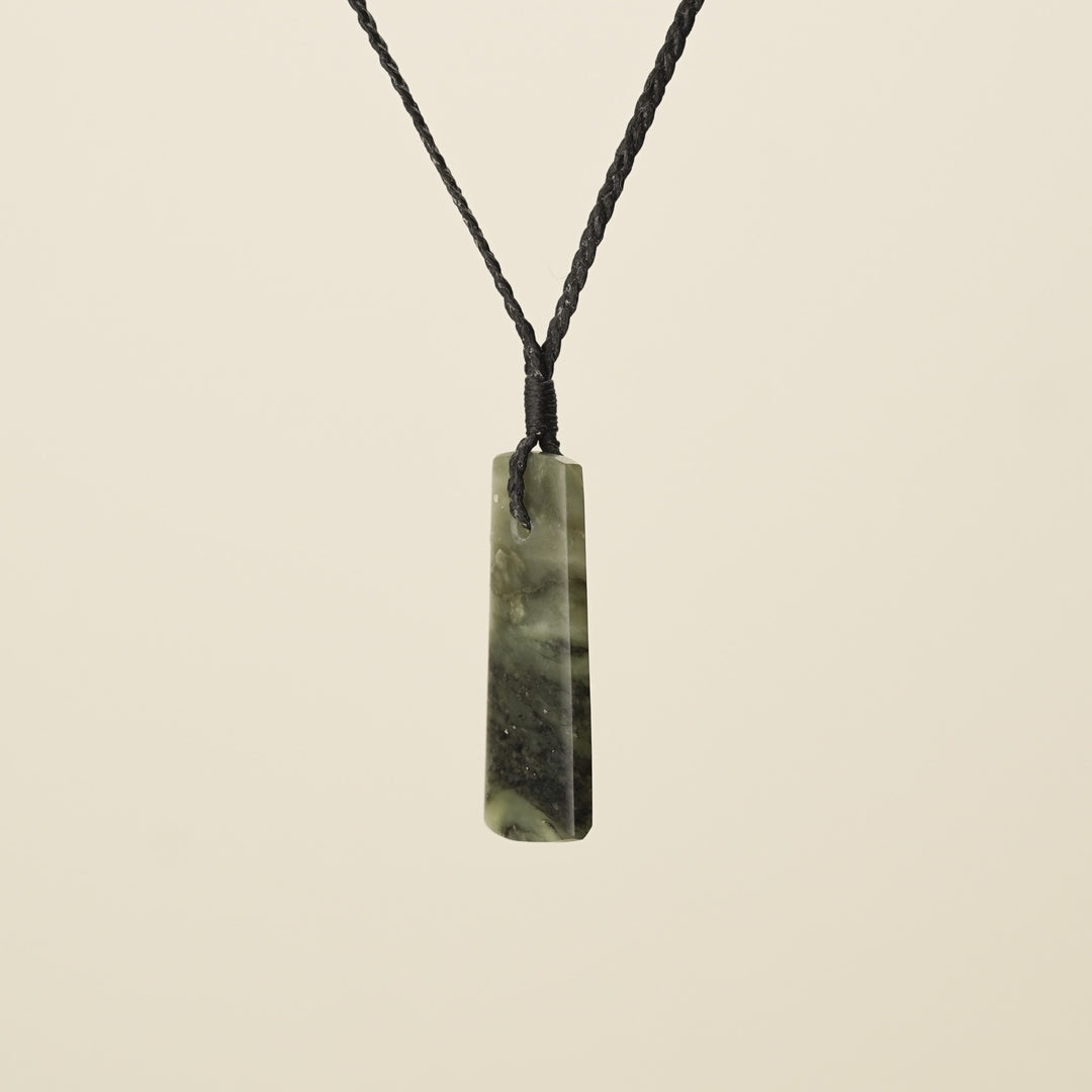 Toki Kōkopu Pounamu Small Medium Pendant, Black Binding
