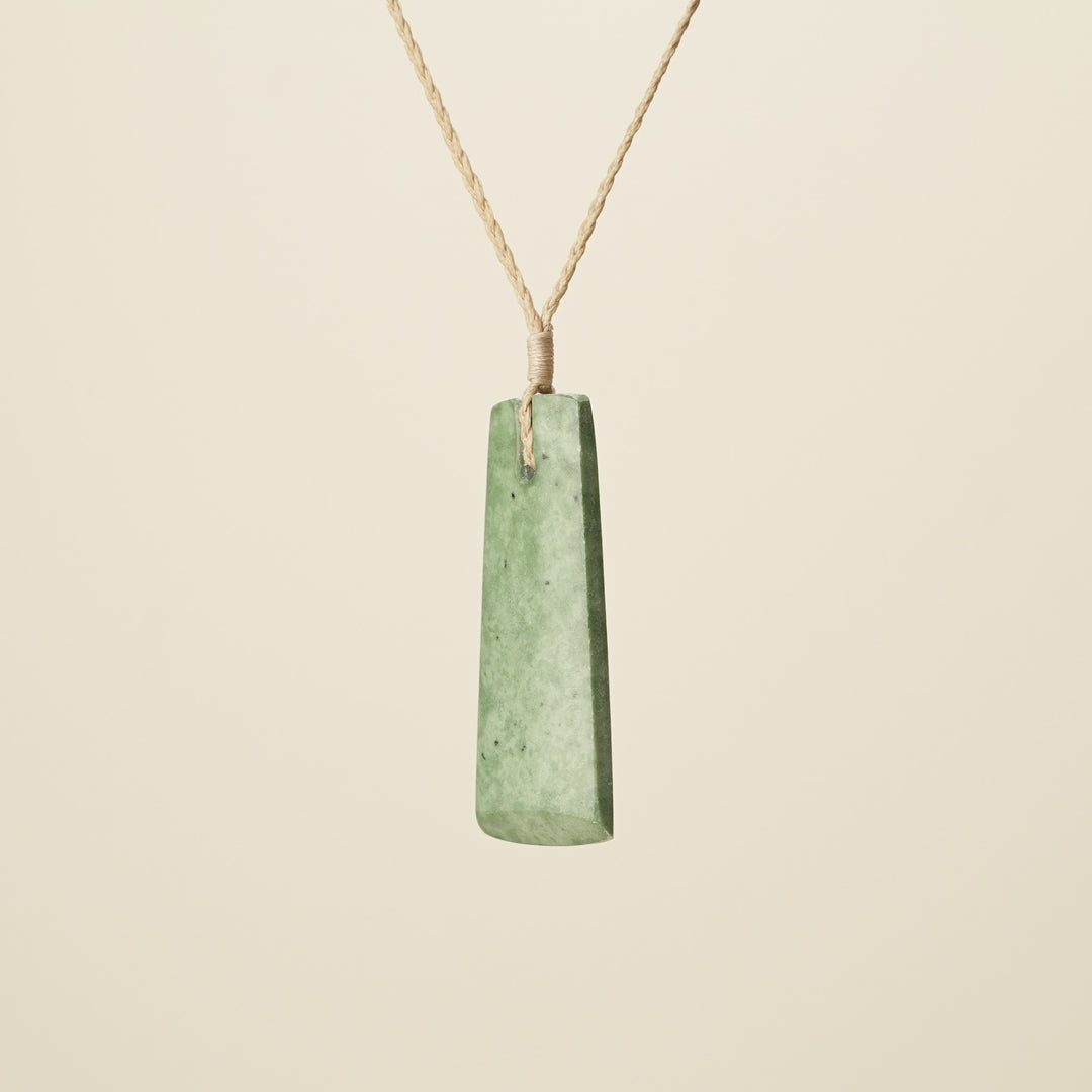 Toki – Kahurangi Pounamu Large, Tan Binding