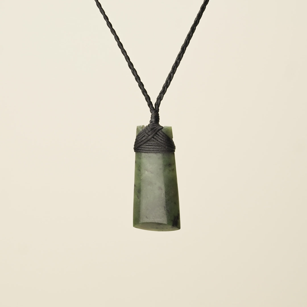Toki Pounamu Small, Black Binding