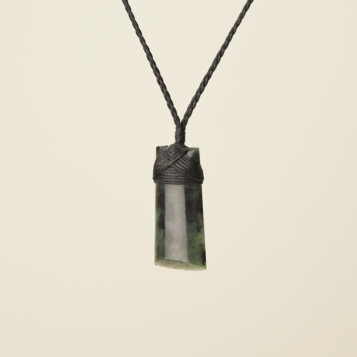 Toki Pounamu Small, Black Binding