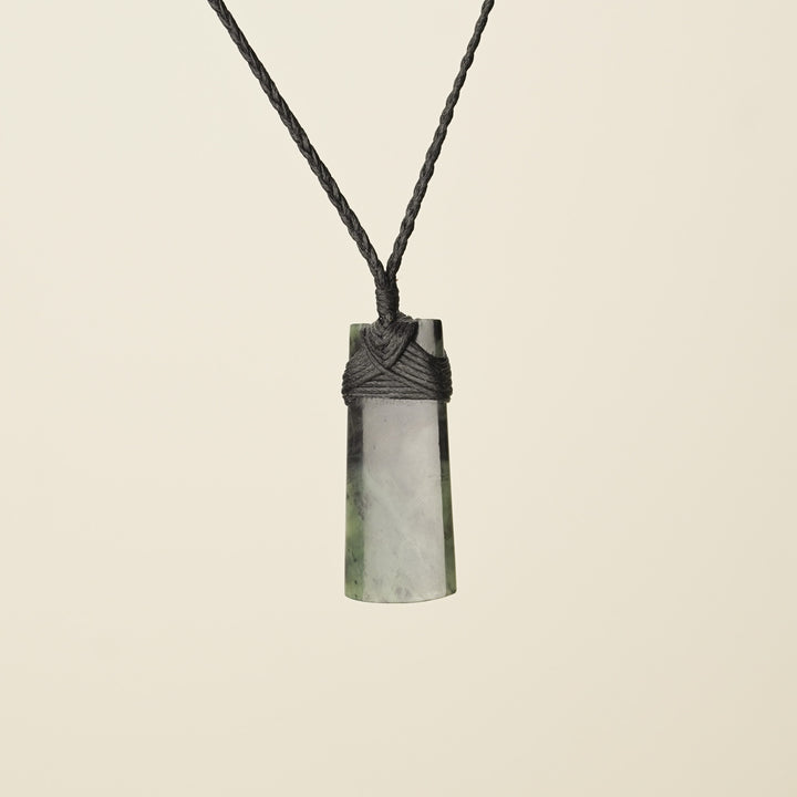 Toki Pounamu Small, Black Binding