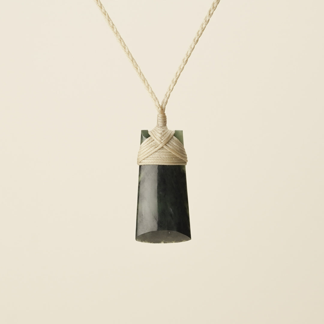 Toki Pounamu Small, Tan Binding