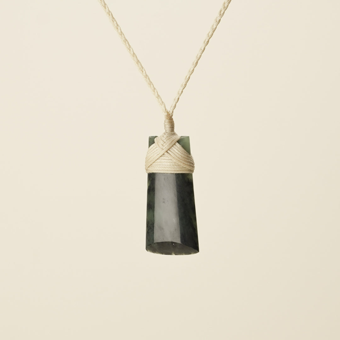 Toki Pounamu Small, Tan Binding