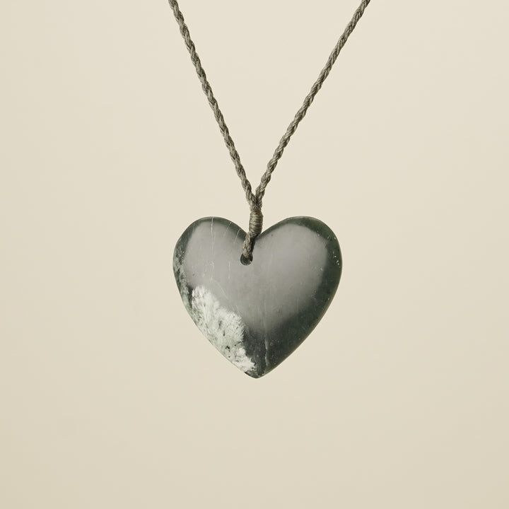 Heart Inanga Pounamu Large – Pendant
