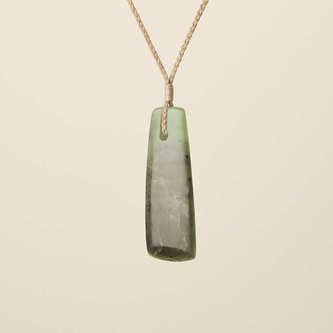 Toki Kawakawa Pounamu Large, Tan – Binding