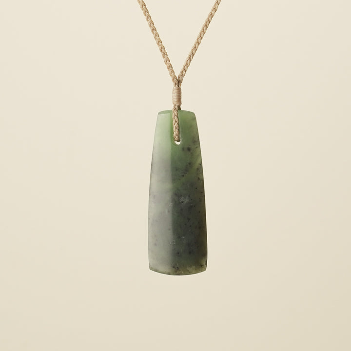 Toki Kawakawa Pounamu Large, Tan – Binding