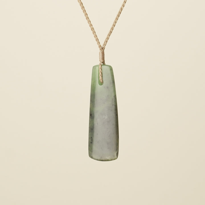 Toki Kawakawa Pounamu Large, Tan – Binding